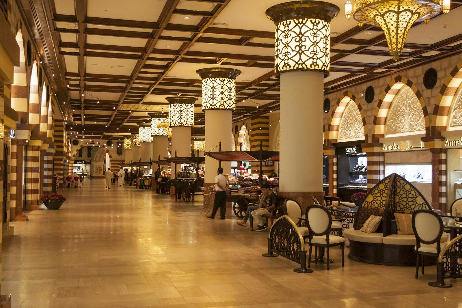 Nighttime Dining in Dubai